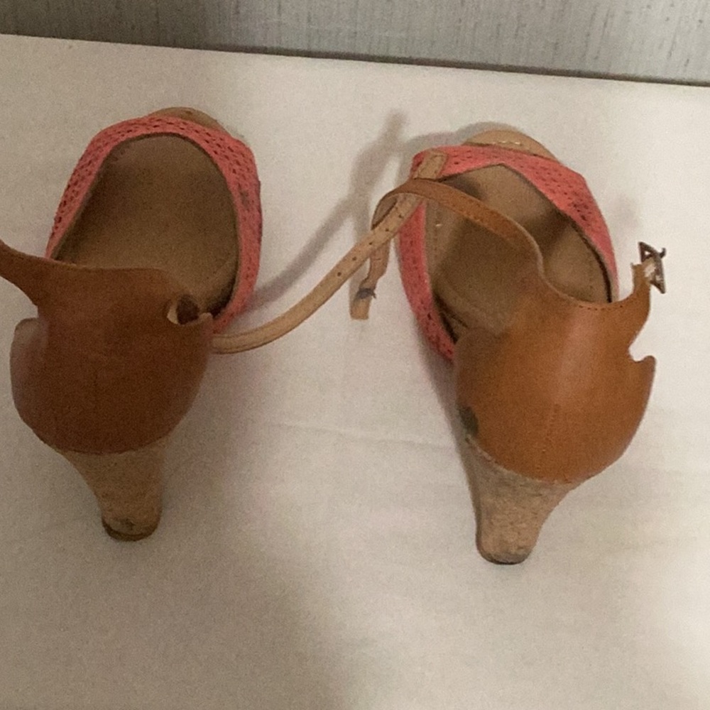 Atrevida wedges, & size 6.